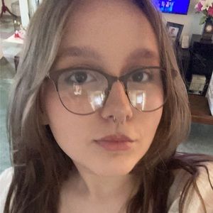 Meet your Posher, Danika